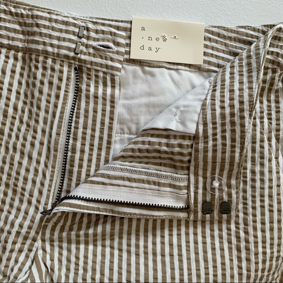 A New Day Size 4 Preppy Tan/Brown Seersucker Chino Shorts NWT - Picture 4 of 15